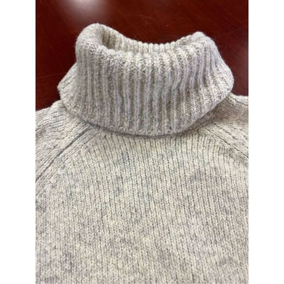 Michael Kors Soft feathered Gray & Tan Rounded Hem Turtleneck Sweater sz M EUC - Picture 3 of 6